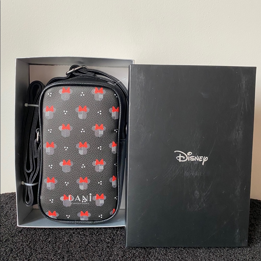 Dani by Danielle Nicole Disney Minnie Crossbody